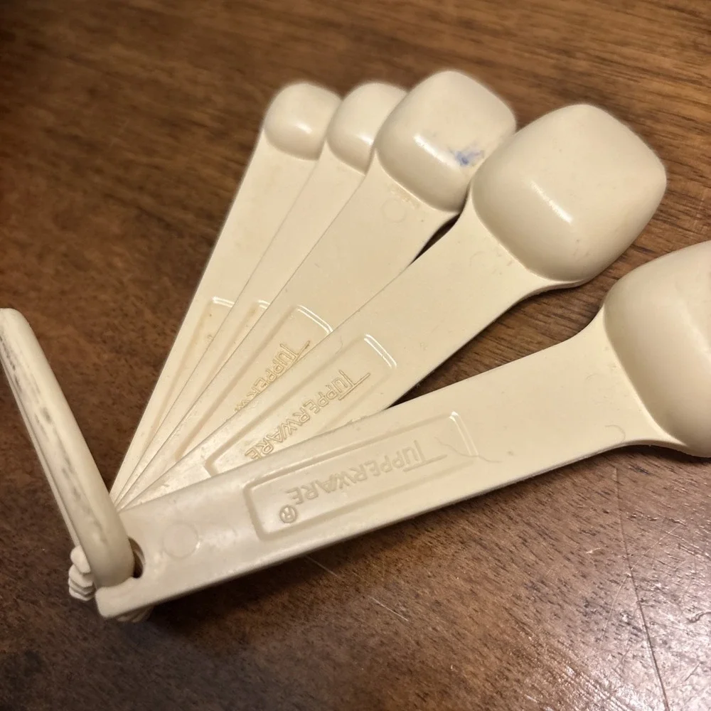 Vintage Tupperware‎ Measuring Spoons Nesting Almond/Cream With Ring Set Of 5